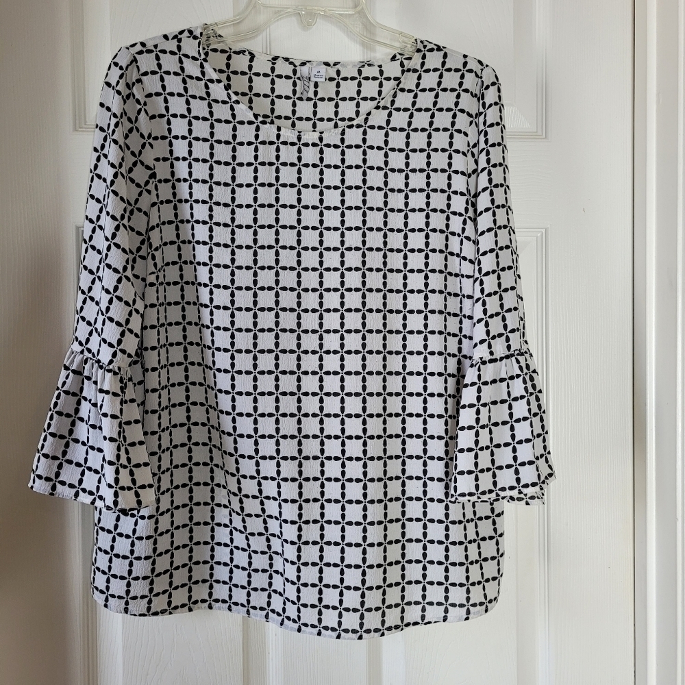 ELLE Black and White Bell-Sleeve Blouse Sz M